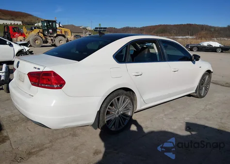 2014 Volkswagen Passat 1.8T Sport z USA, uszkodzony, nr VIN 1VWBS7A37EC118330